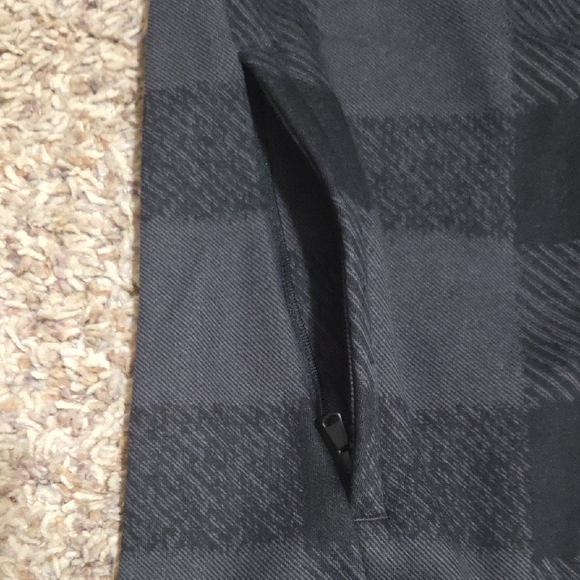 *NWT* Fabletics The Go-To Shirt Button-Up Jacket - Plaid Men's Black, Size M - Picture 8 of 12